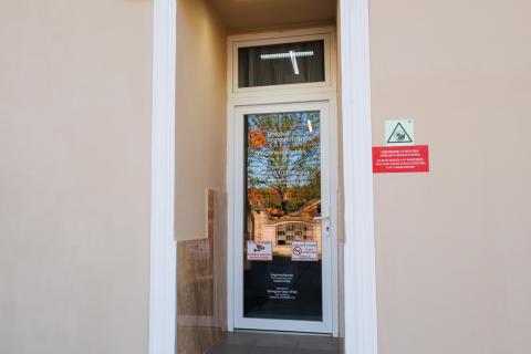 BEJÁRAT AZ UTCÁRÓL/BÉKÉS SZÁNTÓ ALBERT UTCA 4.