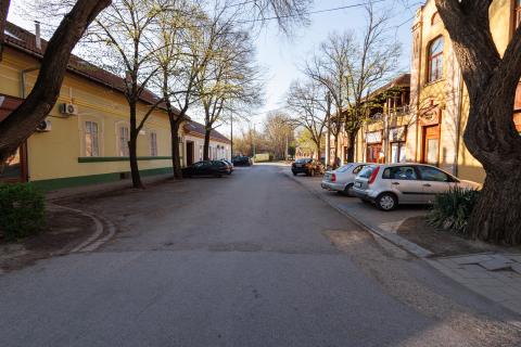 UTCAKÉP A BEJÁRATTÓL