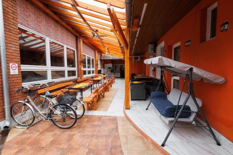 TERASZ DOHÁNYZÓ HELY